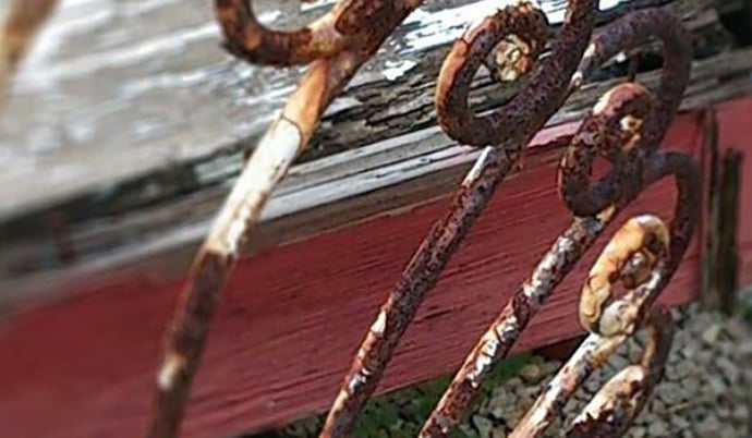HOW TO PROTECT METALS FROM CORROSION IN YOUR BEACH HOUSE